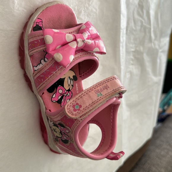 Disney Jr Minnie Sandals. Size 8. Non/smoking home. - Picture 3 of 3